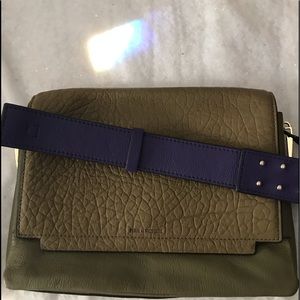 Pour Le Victoire Leather Bag
